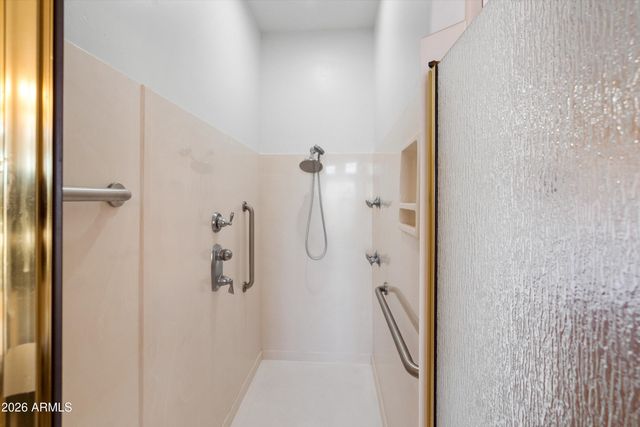 619 E BRILES Road, Phoenix, AZ 85085
