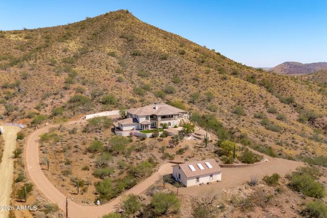 619 E BRILES Road, Phoenix, AZ 85085