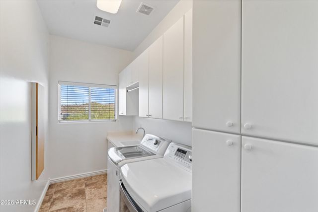 619 E BRILES Road, Phoenix, AZ 85085