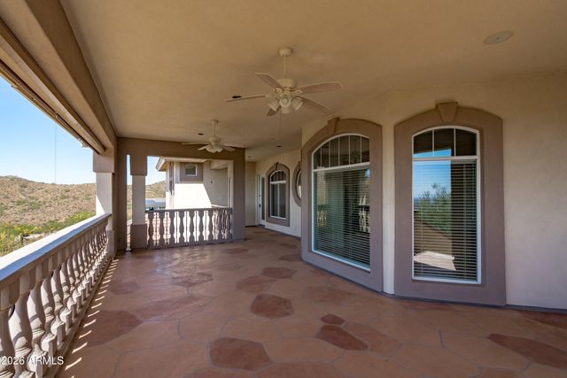 619 E BRILES Road, Phoenix, AZ 85085