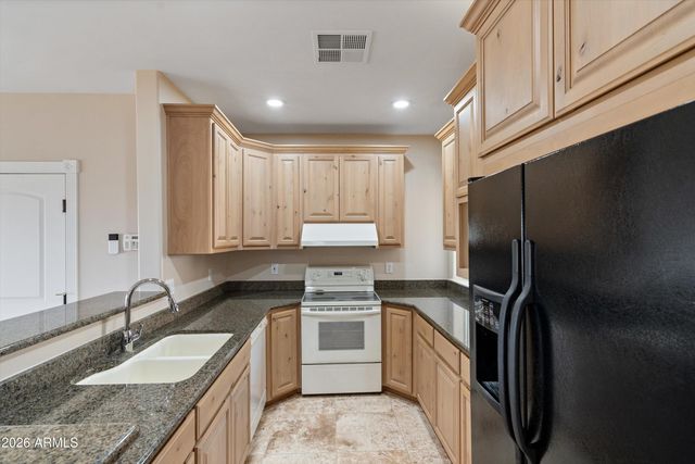 619 E BRILES Road, Phoenix, AZ 85085