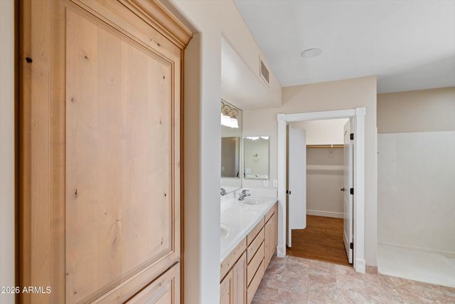 619 E BRILES Road, Phoenix, AZ 85085