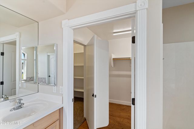 619 E BRILES Road, Phoenix, AZ 85085