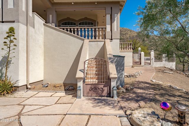 619 E BRILES Road, Phoenix, AZ 85085