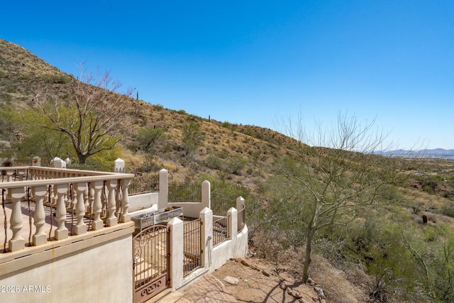 619 E BRILES Road, Phoenix, AZ 85085