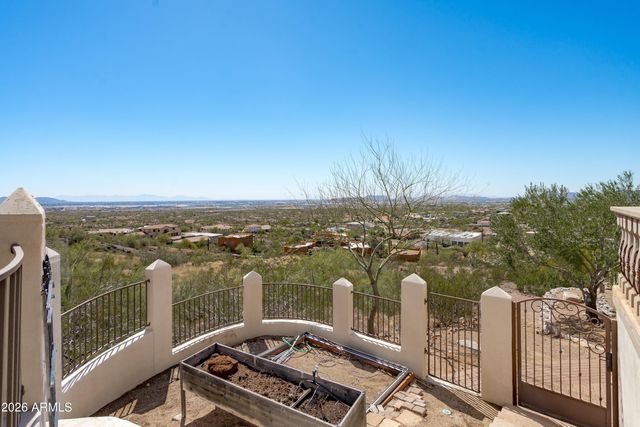 619 E BRILES Road, Phoenix, AZ 85085