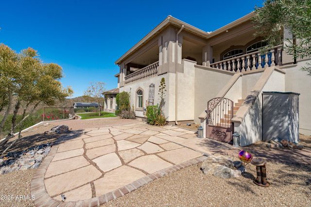 619 E BRILES Road, Phoenix, AZ 85085