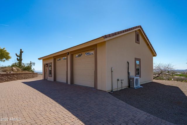 619 E BRILES Road, Phoenix, AZ 85085