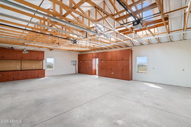 619 E BRILES Road, Phoenix, AZ 85085
