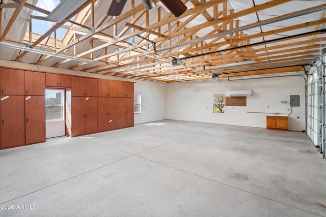 619 E BRILES Road, Phoenix, AZ 85085