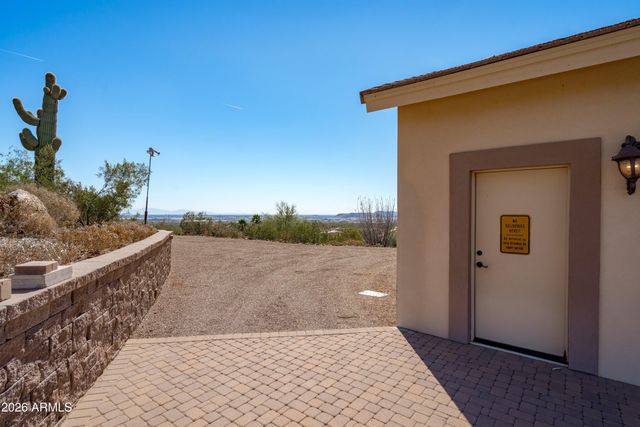 619 E BRILES Road, Phoenix, AZ 85085