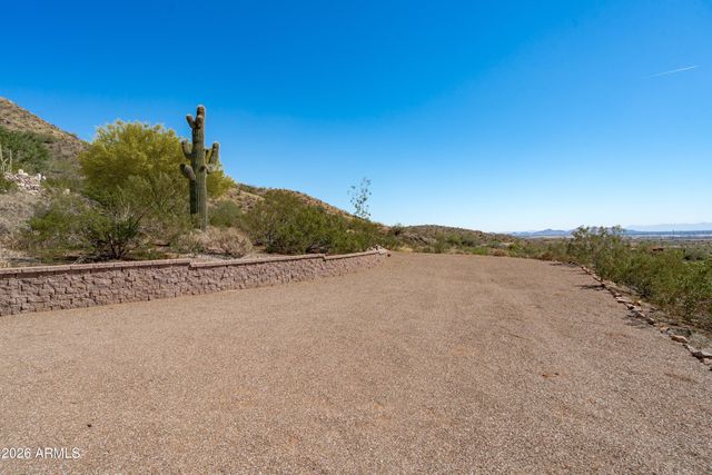 619 E BRILES Road, Phoenix, AZ 85085