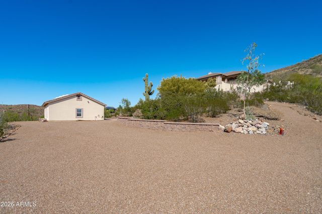619 E BRILES Road, Phoenix, AZ 85085