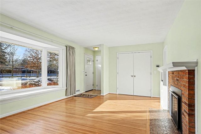 315 Brookview Drive, Irondequoit, NY 14617