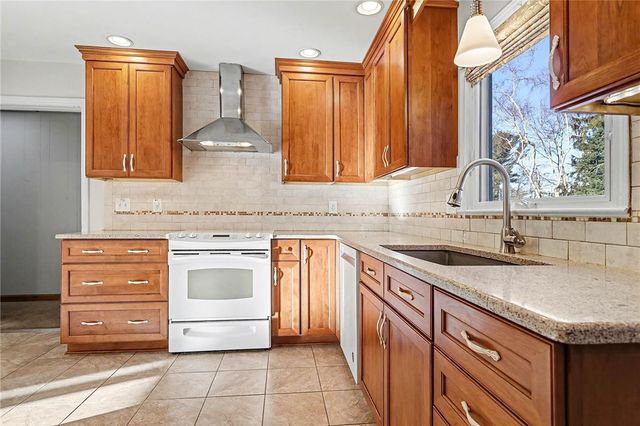 315 Brookview Drive, Irondequoit, NY 14617