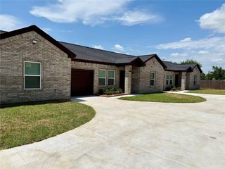 9508 Quaker Court A, Rosharon, TX 77045