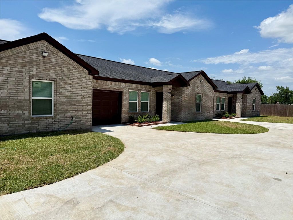 9508 Quaker Court A, Rosharon, TX 77045