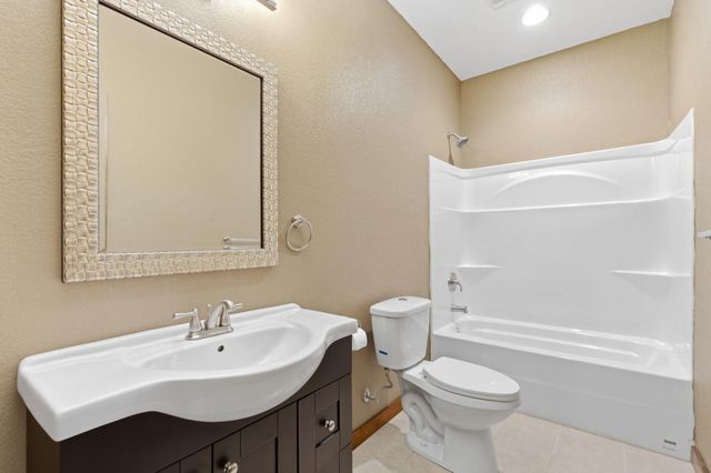 4853 Silo Hills Drive, Springfield, MO 65802