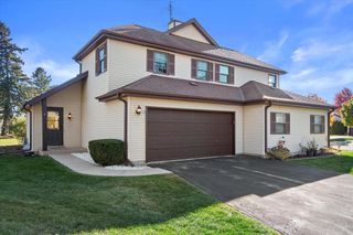 8196 S Forest Hills CIRCLE, Franklin, WI 53132