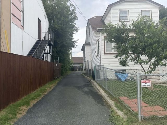 1 GOELLER AVE, Baltimore, MD 21221