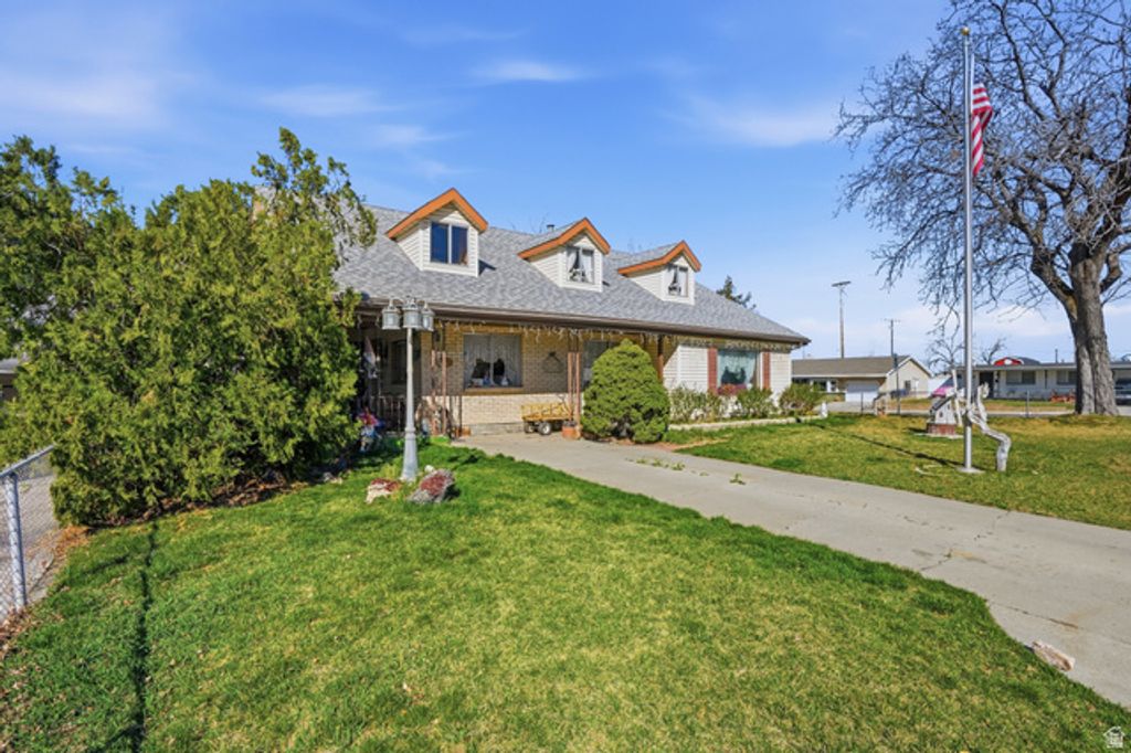 Image 2 of property listing at 10106 S PEONY WAY, Sandy, UT 84094