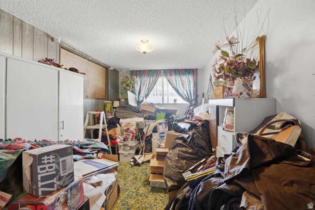 Image 19 of property listing at 10106 S PEONY WAY, Sandy, UT 84094