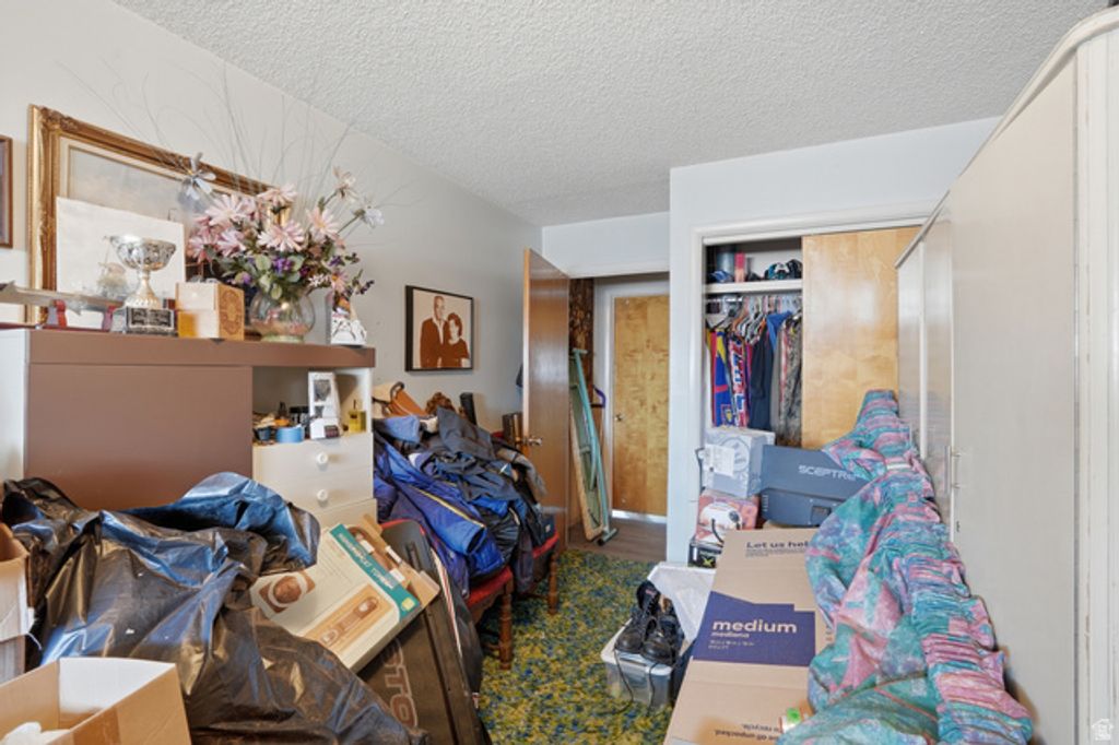 Image 20 of property listing at 10106 S PEONY WAY, Sandy, UT 84094