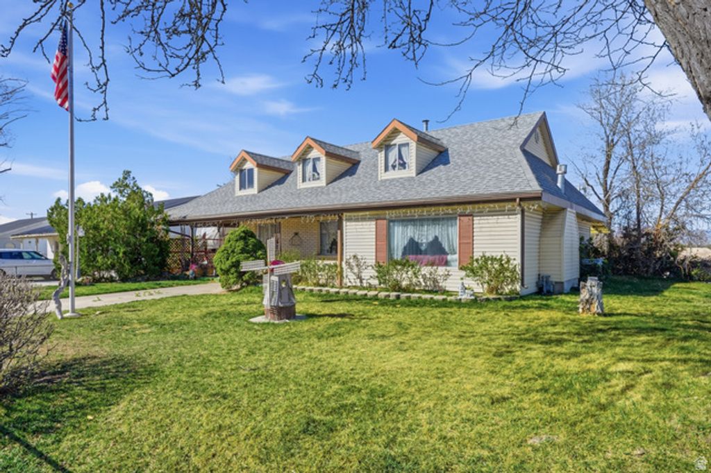 Image 3 of property listing at 10106 S PEONY WAY, Sandy, UT 84094