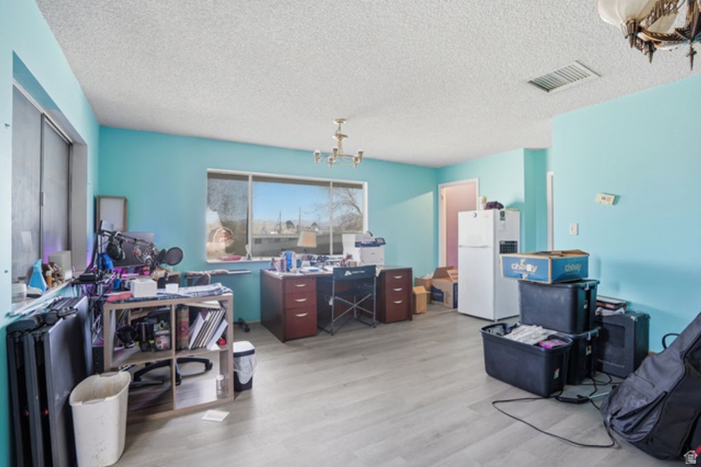 Image 22 of property listing at 10106 S PEONY WAY, Sandy, UT 84094