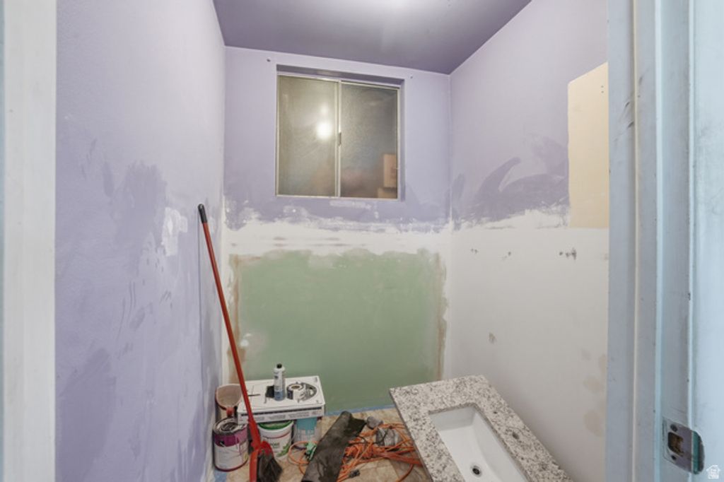 Image 25 of property listing at 10106 S PEONY WAY, Sandy, UT 84094