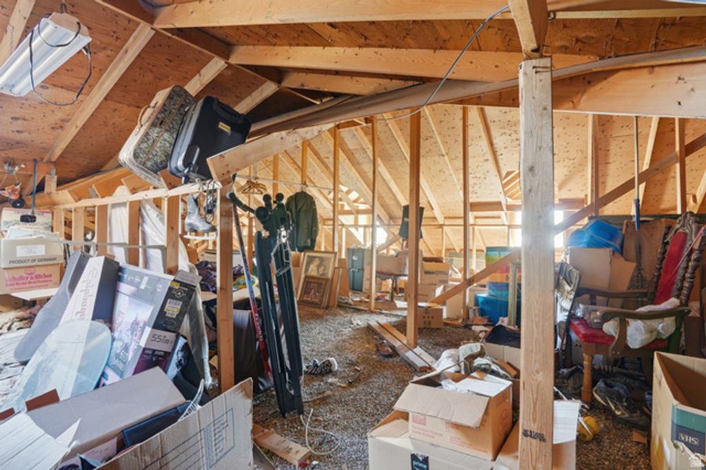 Image 26 of property listing at 10106 S PEONY WAY, Sandy, UT 84094