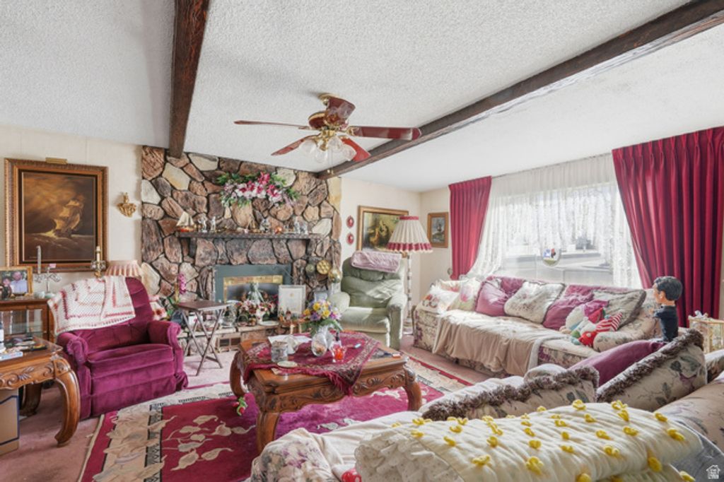 Image 6 of property listing at 10106 S PEONY WAY, Sandy, UT 84094