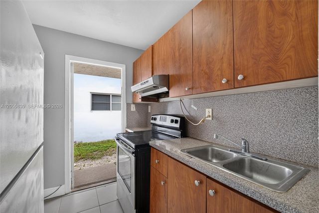 129 SE 4th Ave 4, Hallandale Beach, FL 33009