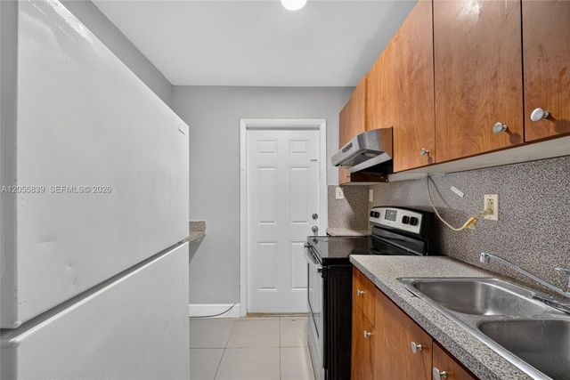 129 SE 4th Ave 4, Hallandale Beach, FL 33009