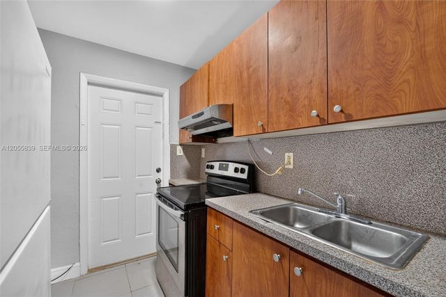 129 SE 4th Ave 4, Hallandale Beach, FL 33009