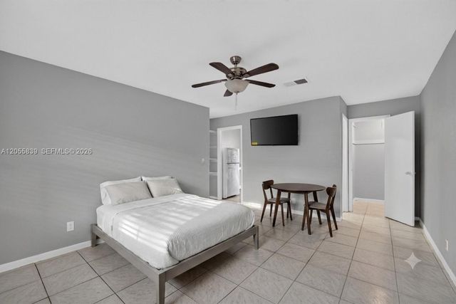 129 SE 4th Ave 4, Hallandale Beach, FL 33009