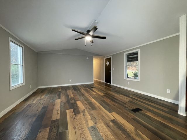 303 Conger St, Cumberland City, TN 37050