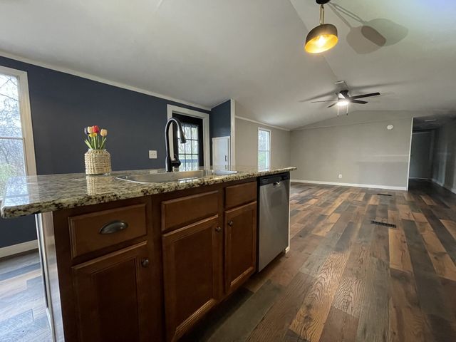 303 Conger St, Cumberland City, TN 37050