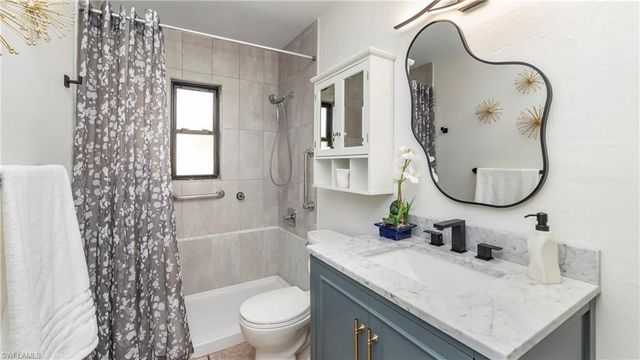 1320 Miracle LN, Fort Myers, FL 33901