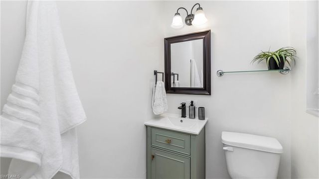 1320 Miracle LN, Fort Myers, FL 33901