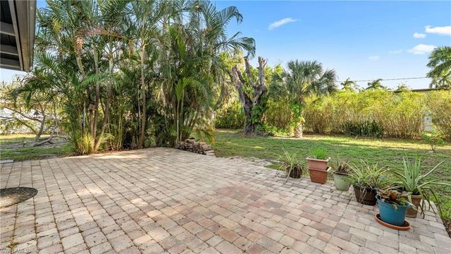 1320 Miracle LN, Fort Myers, FL 33901