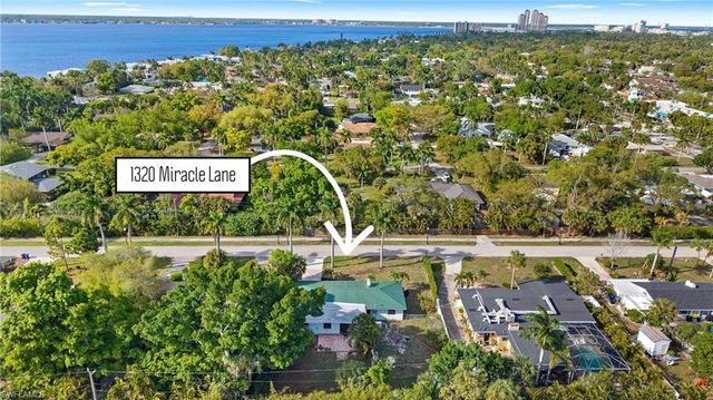 1320 Miracle LN, Fort Myers, FL 33901