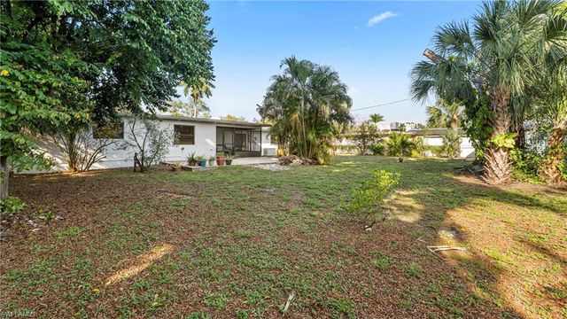 1320 Miracle LN, Fort Myers, FL 33901