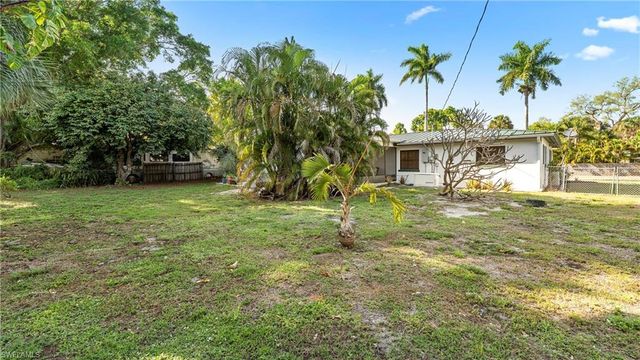 1320 Miracle LN, Fort Myers, FL 33901