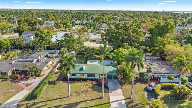 1320 Miracle LN, Fort Myers, FL 33901