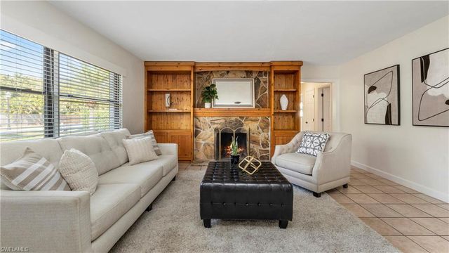 1320 Miracle LN, Fort Myers, FL 33901