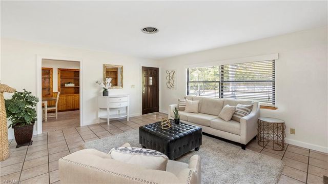 1320 Miracle LN, Fort Myers, FL 33901