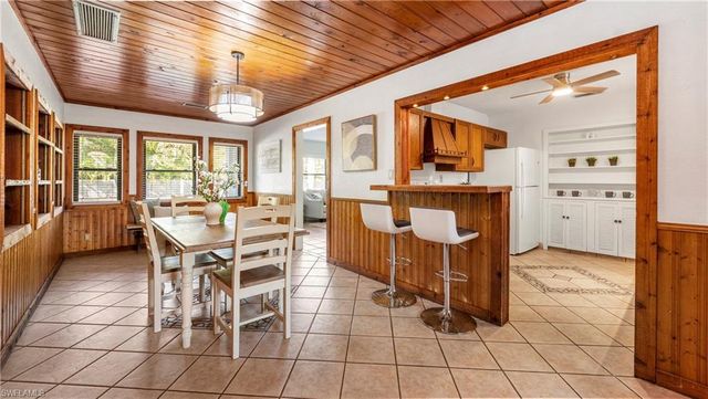 1320 Miracle LN, Fort Myers, FL 33901