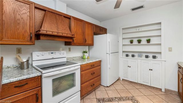 1320 Miracle LN, Fort Myers, FL 33901