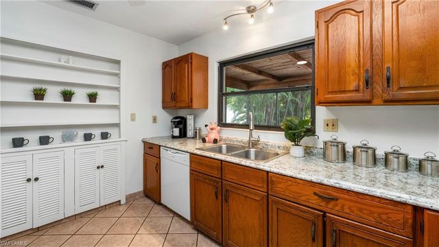 1320 Miracle LN, Fort Myers, FL 33901